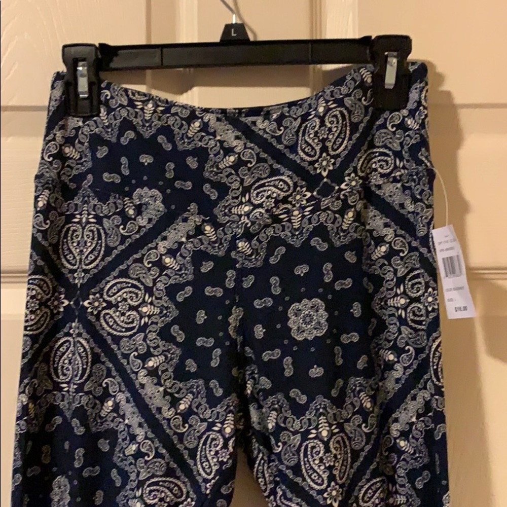 Black and white paisley design Leggins